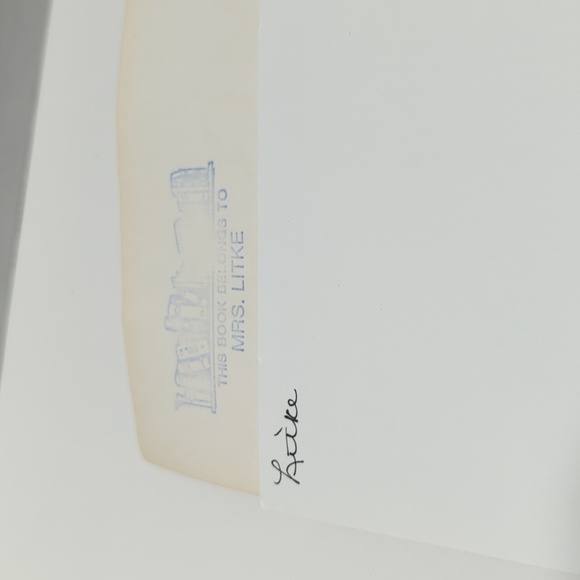 Scholastic Tomie dePaola Paperback Book Set of 2 Used Fiction Books - Picture 4 of 4